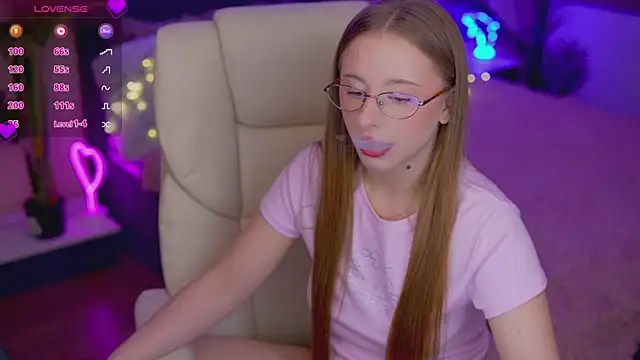 SilverrMoon online show from November 23, 2025, 10:36 am