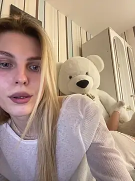 Snapshot of Liya_my chatting on February 23, 2026, 8:31 pm Liya my online show from February 23, 2026, 8:31 pm