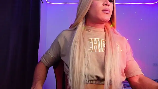 AllisonsweetZ online show from November 12, 2025, 8:23 pm