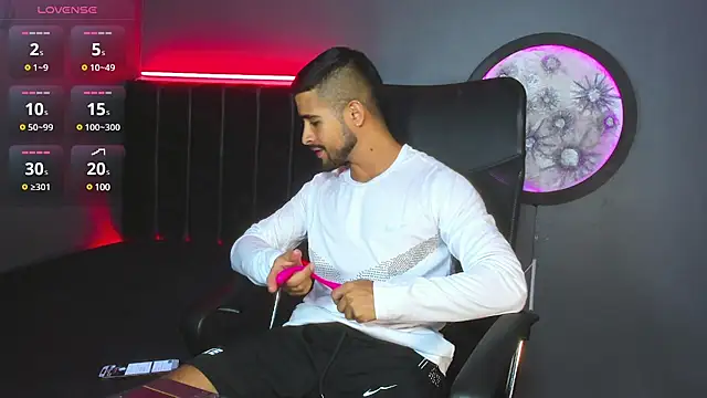 Snapshot of khriss_brown chatting on March 21, 2025, 9:56 pm khriss brown online show from March 21, 2025, 9:56 pm