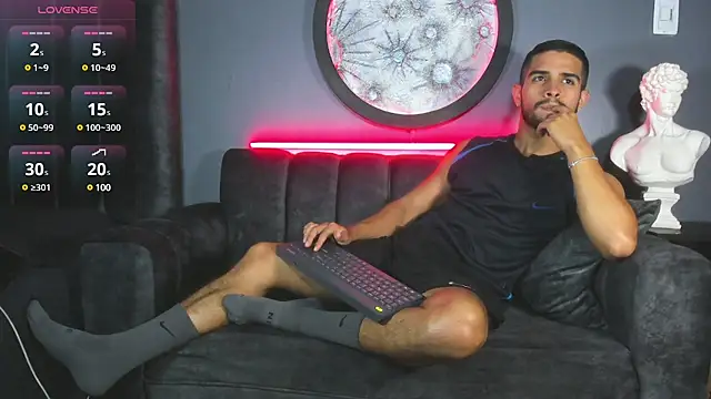 Snapshot of khriss_brown chatting on February 5, 2025, 11:06 pm khriss brown online show from February 5, 2025, 11:06 pm