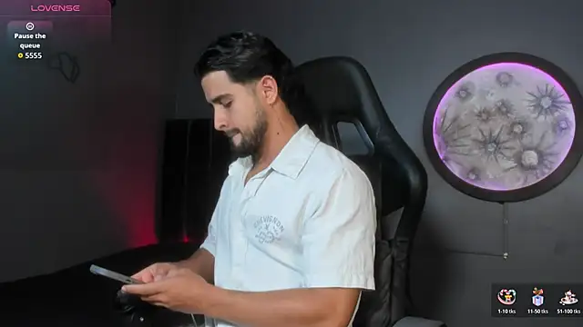 Snapshot of khriss_brown chatting on November 19, 2025, 8:53 pm khriss brown online show from November 19, 2025, 8:53 pm