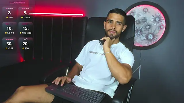 Snapshot of khriss_brown chatting on March 14, 2025, 10:38 pm khriss brown online show from March 14, 2025, 10:38 pm