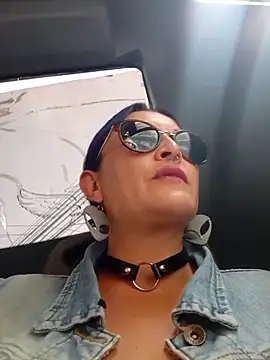 sophie banger online show from February 10, 2026, 8:19 pm