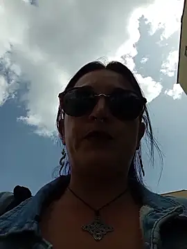 sophie banger online show from December 14, 2025, 6:02 pm