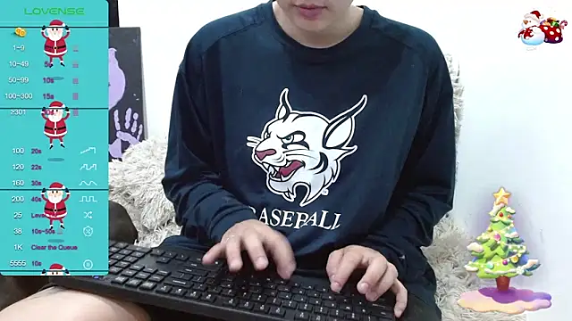 TRIXIE TANG28 online show from December 15, 2024, 10:58 pm