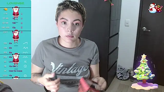 TRIXIE TANG28 online show from December 30, 2024, 11:17 pm