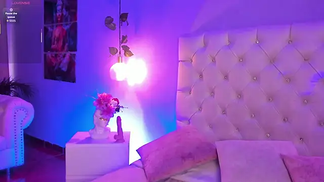 Snapshot of ZoeHarris chatting on September 24, 2025, 12:11 pm ZoeHarris online show from September 24, 2025, 12:11 pm