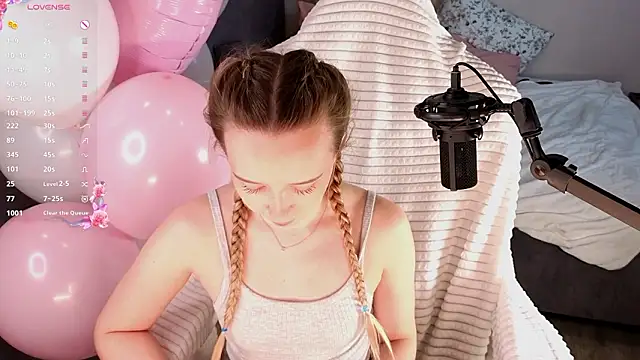 HollisBeckett online show from March 7, 2026, 3:13 am