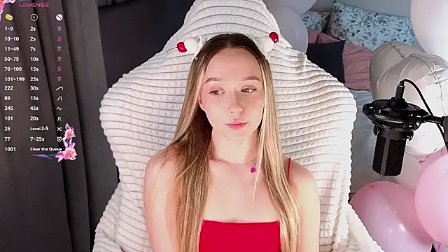 HollisBeckett online show from March 8, 2026, 3:10 am