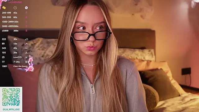 HollisBeckett online show from November 14, 2025, 3:10 am