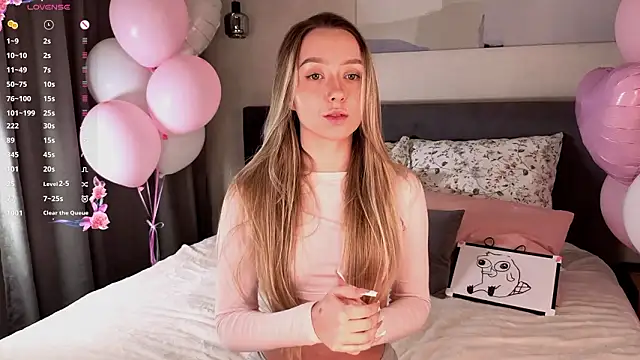 HollisBeckett online show from March 13, 2026, 3:33 am