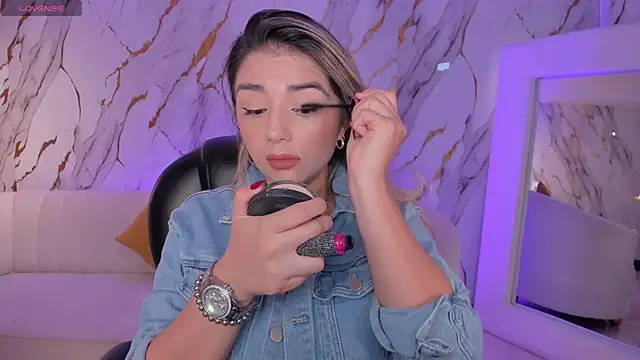 ChloePreston  online show from May 27, 2026, 11:06 am