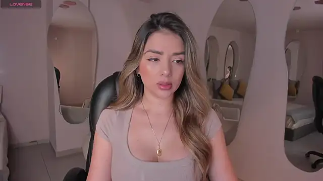 ChloePreston  online show from March 4, 2025, 10:35 am