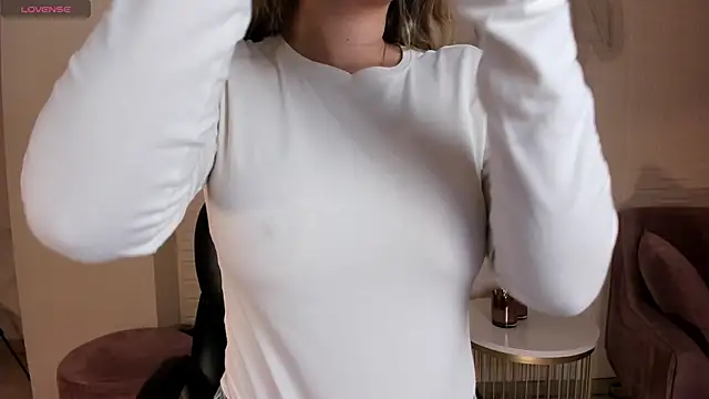 ChloePreston  online show from March 17, 2025, 10:38 am