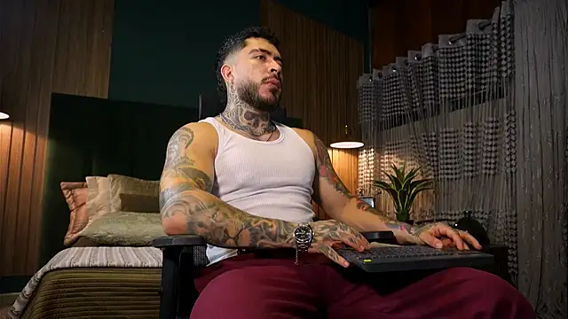 LeoSalvatore  online show from March 23, 2025, 2:04 am