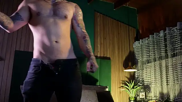 LeoSalvatore  online show from March 13, 2025, 3:11 am