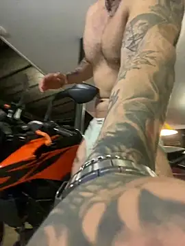 LeoSalvatore  online show from March 3, 2025, 6:31 am