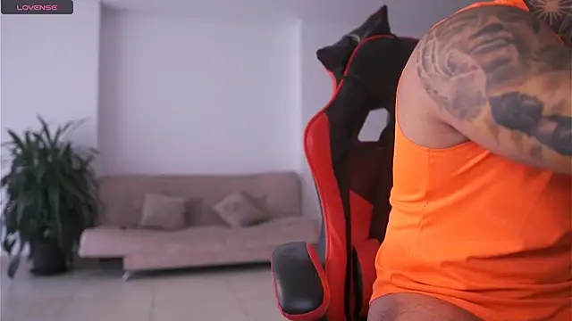 LeoSalvatore  online show from November 30, 2025, 8:53 pm