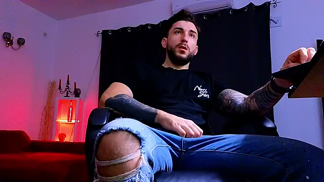 MightyAaron66 online show from December 2, 2025, 4:03 am