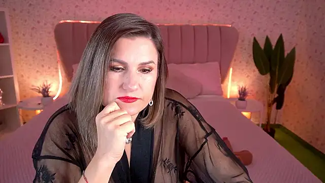 Snapshot of KiraRoxx chatting on February 18, 2026, 6:04 pm KiraRoxx online show from February 18, 2026, 6:04 pm