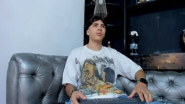 HeellBoy  online show from November 30, 2025, 3:29 am