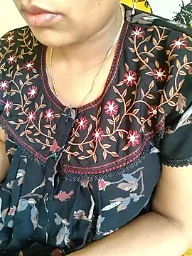 Snapshot of samitasharma chatting on September 13, 2025, 5:18 am samitasharma online show from September 13, 2025, 5:18 am