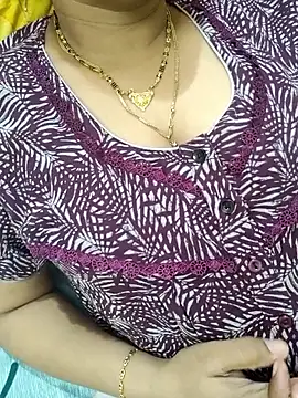 Snapshot of samitasharma chatting on October 2, 2025, 11:35 am samitasharma online show from October 2, 2025, 11:35 am