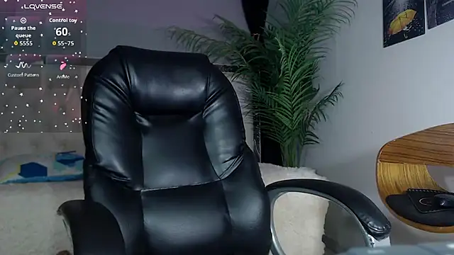 nolan twink1 online show from September 24, 2025, 5:41 pm