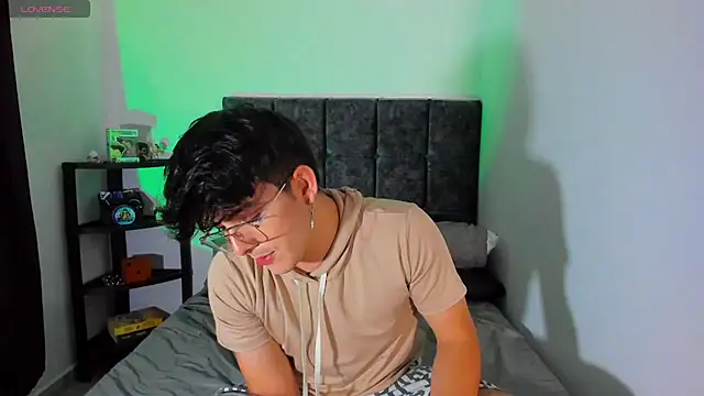 nolan twink1 online show from October 1, 2025, 11:52 pm