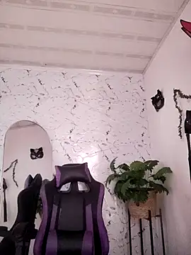 LaurenWelly  online show from September 19, 2025, 3:38 pm