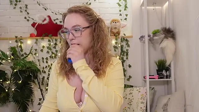 MonicaAsis online show from September 11, 2025, 6:08 pm