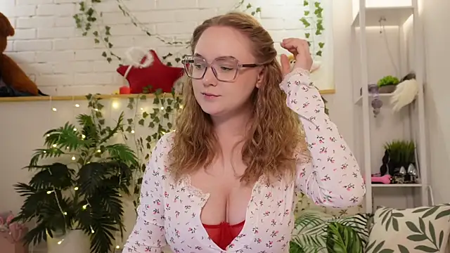 MonicaAsis online show from October 14, 2025, 5:35 pm