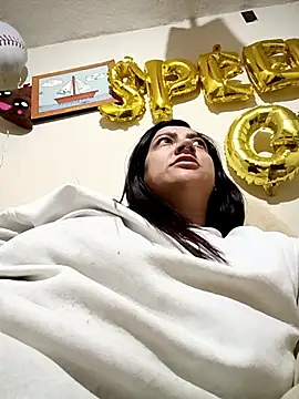 CORALINE GREYM online show from November 6, 2025, 1:53 am