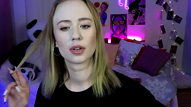 SashaBrooks online show from September 21, 2025, 6:02 pm