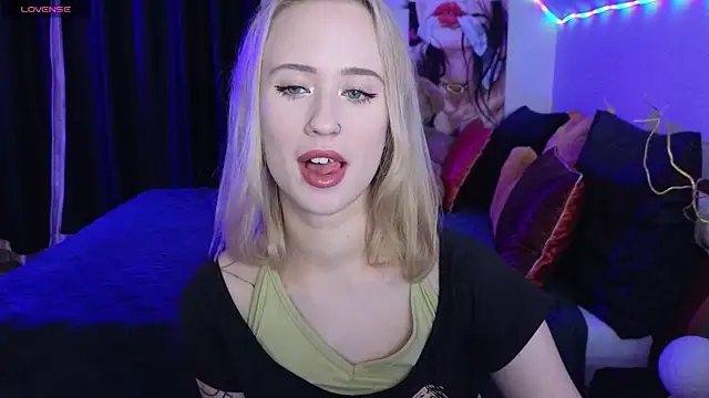 SashaBrooks online show from October 19, 2025, 6:10 pm