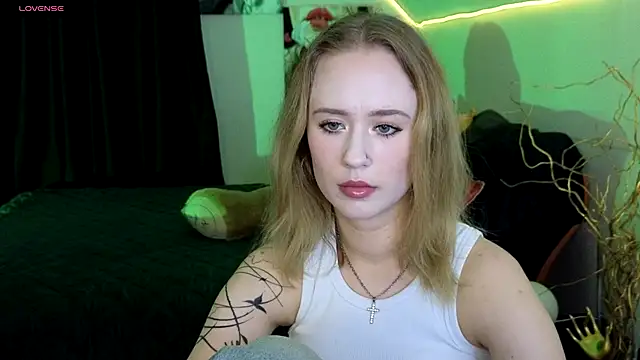 SashaBrooks online show from September 15, 2025, 6:08 pm