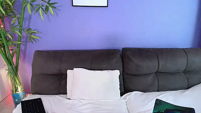 candyy bella online show from March 22, 2025, 3:42 pm