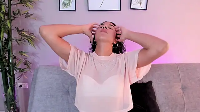 candyy bella online show from February 14, 2025, 6:40 pm