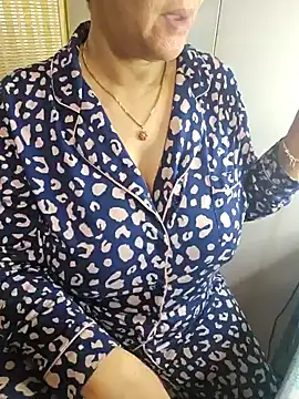 Snapshot of Foxlady2271 chatting on January 29, 2025, 9:55 am Foxlady2271 online show from January 29, 2025, 9:55 am