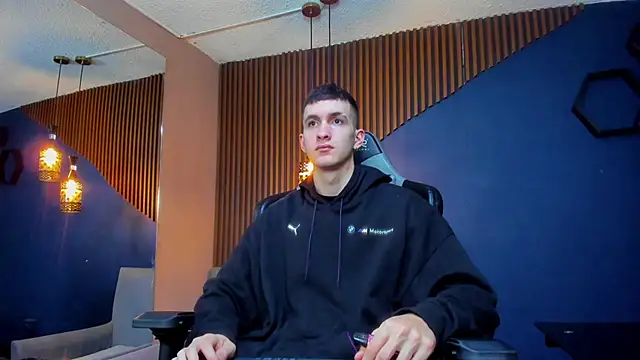 JacksonOlsenn online show from March 10, 2025, 12:06 pm