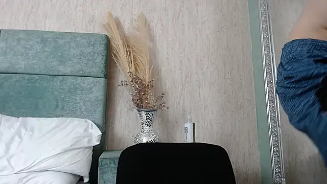 JacksonOlsenn online show from March 16, 2025, 2:32 am