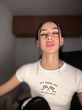 maddy bronw  online show from February 23, 2025, 9:55 am