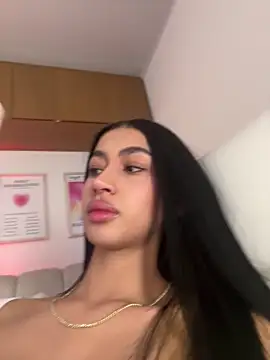 maddy bronw  online show from September 25, 2025, 10:27 pm