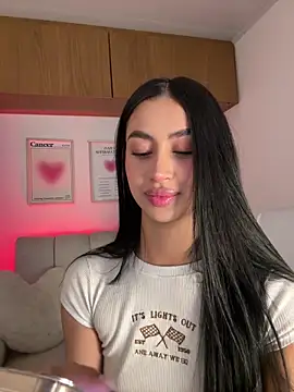 maddy bronw  online show from September 22, 2025, 10:49 pm