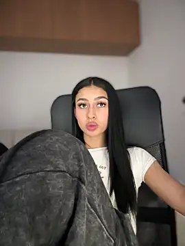 maddy bronw  online show from March 12, 2025, 1:47 am