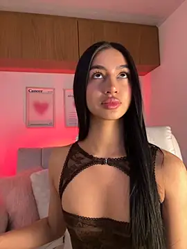 maddy bronw  online show from September 8, 2025, 11:04 pm