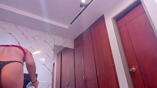 evelyn wine online show from September 26, 2025, 7:10 pm