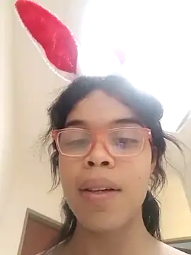 evelyn wine online show from March 22, 2025, 7:09 pm