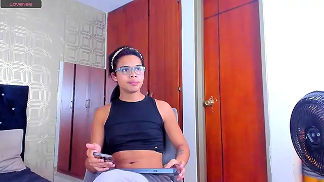 evelyn wine online show from March 8, 2025, 12:11 am